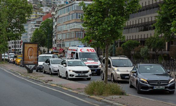 Trafikte Geçiş Üstünlüğü Nedir?
