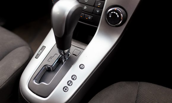 Keyifli ve Stressiz Yolculuğun Anahtarı: Otomatik Vites Araba Kullanımı